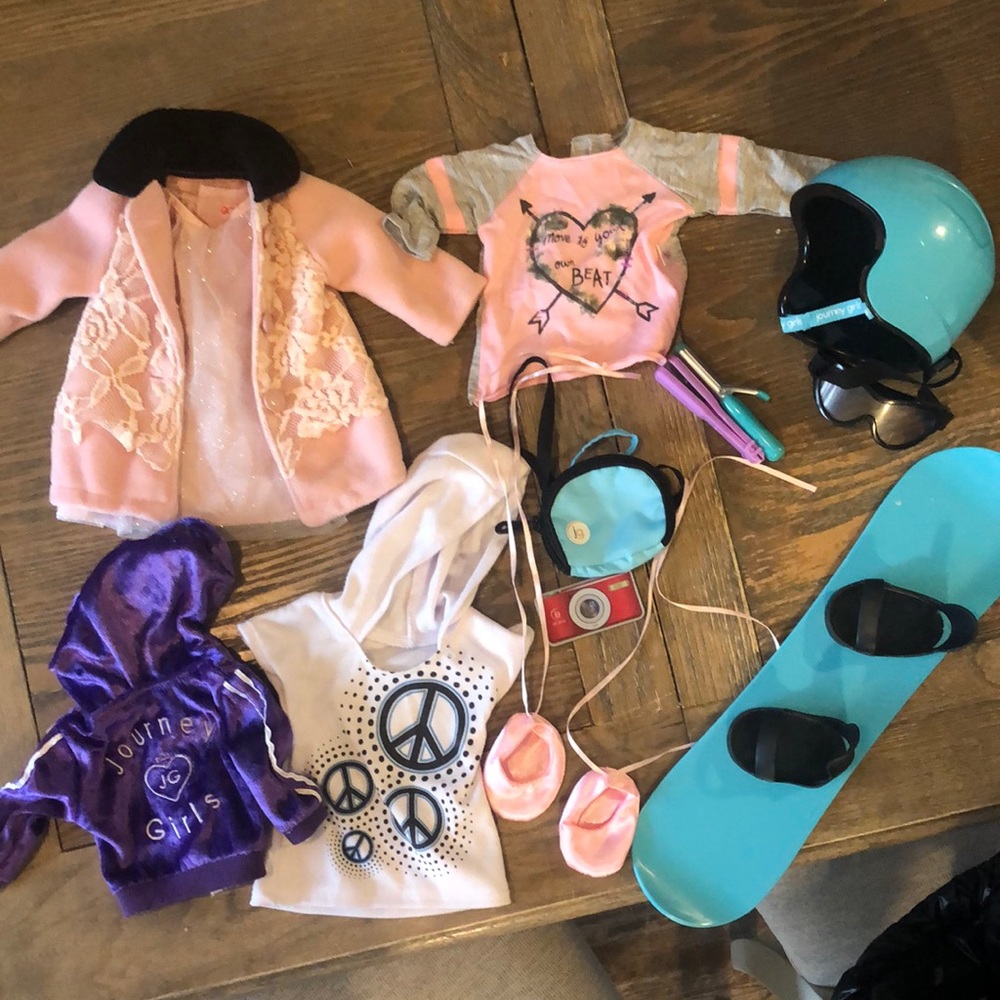 Journey Girl Doll accessories - all good condition